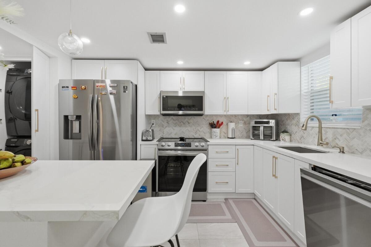 6100 NW 44TH Street 104