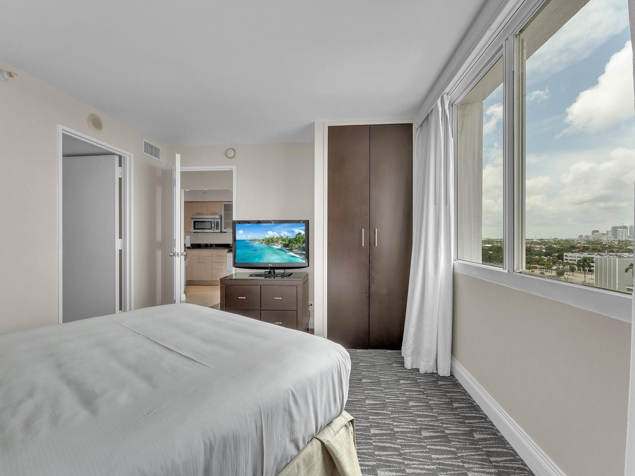 2670 E Sunrise Boulevard 911