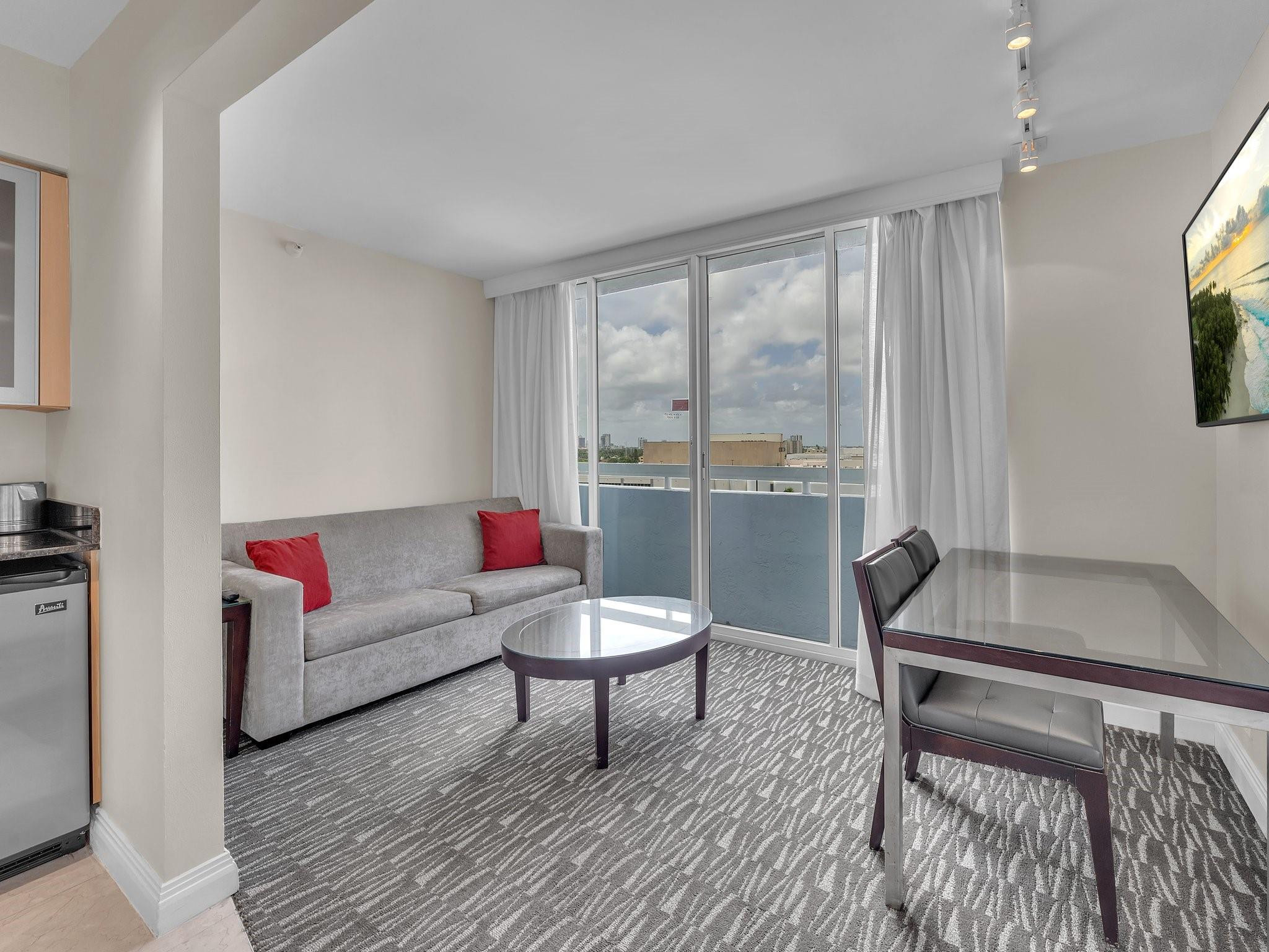 2670 E Sunrise Boulevard 911