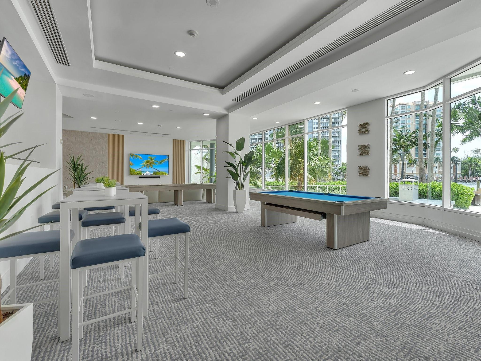2670 E Sunrise Boulevard 911