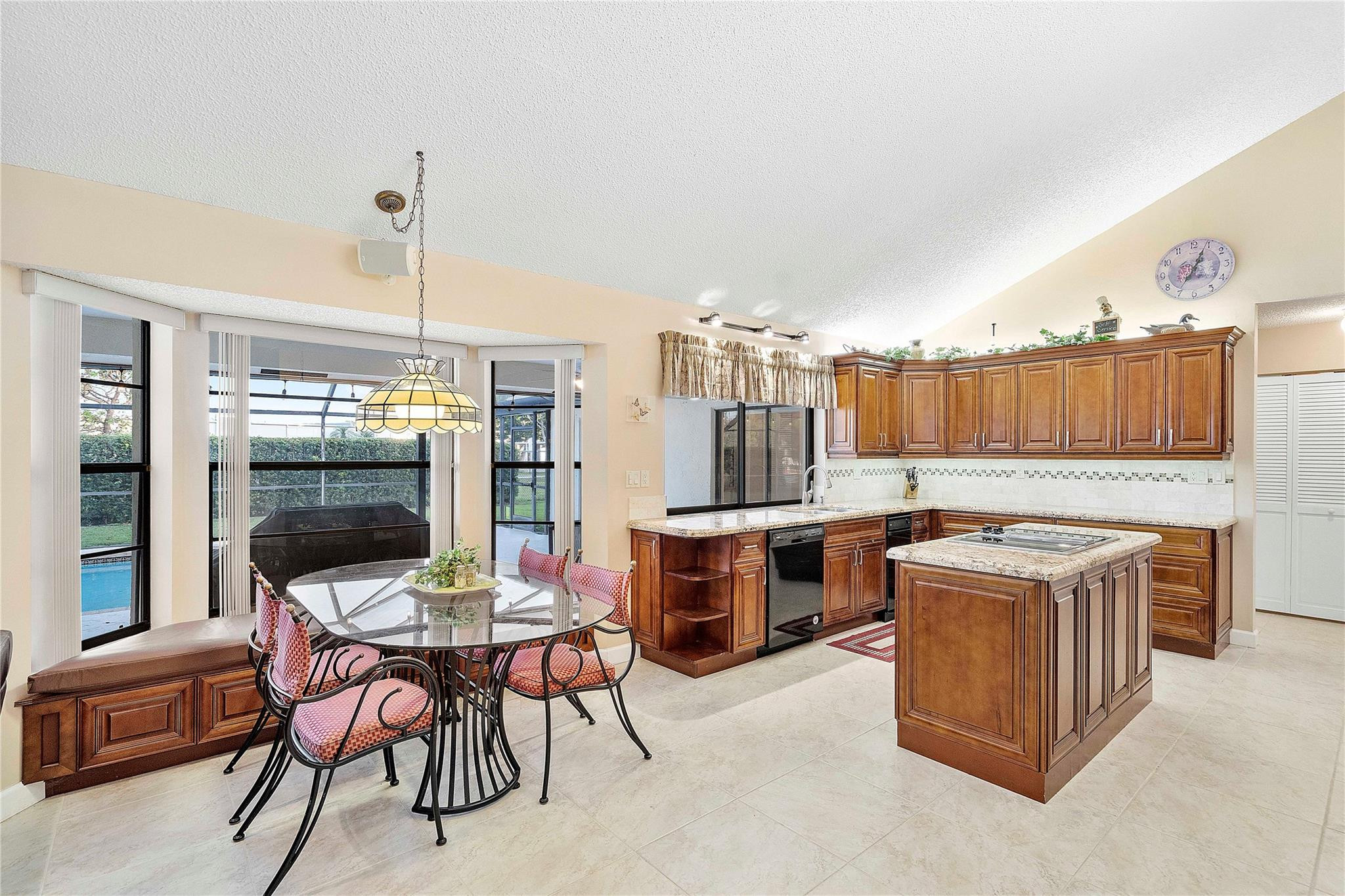 9950 NW 11th Manor