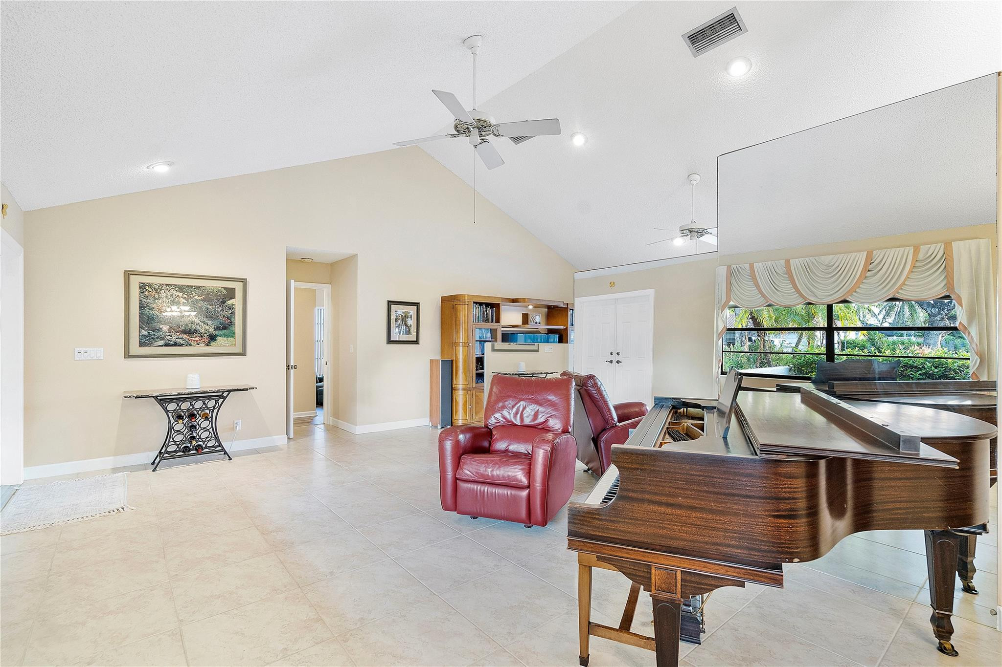 9950 NW 11th Manor