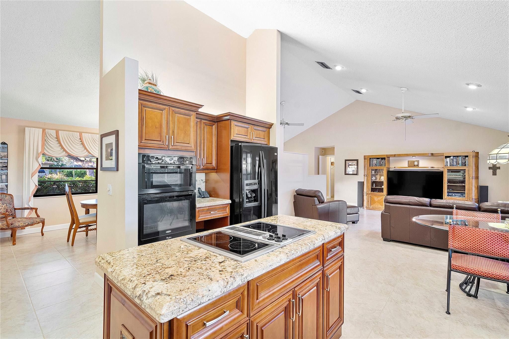 9950 NW 11th Manor