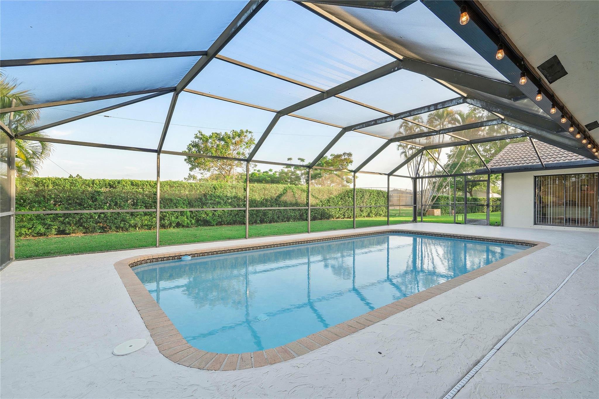 9950 NW 11th Manor