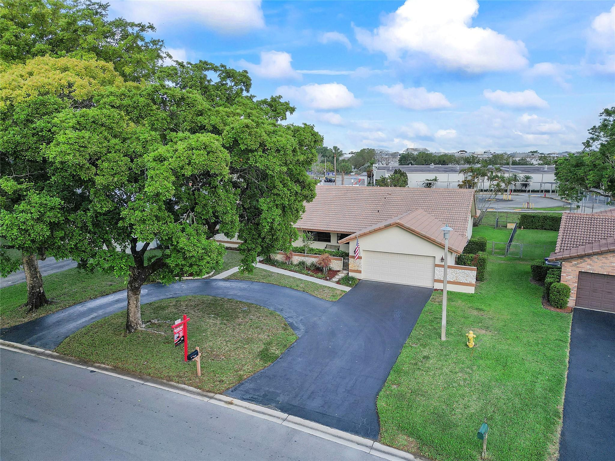 9950 NW 11th Manor