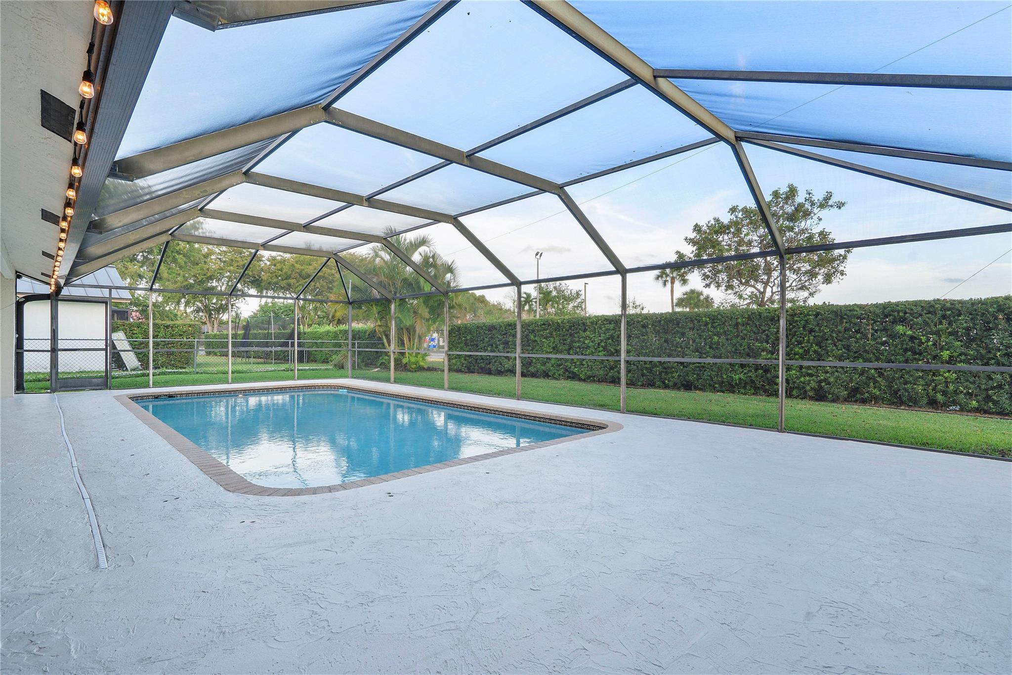 9950 NW 11th Manor