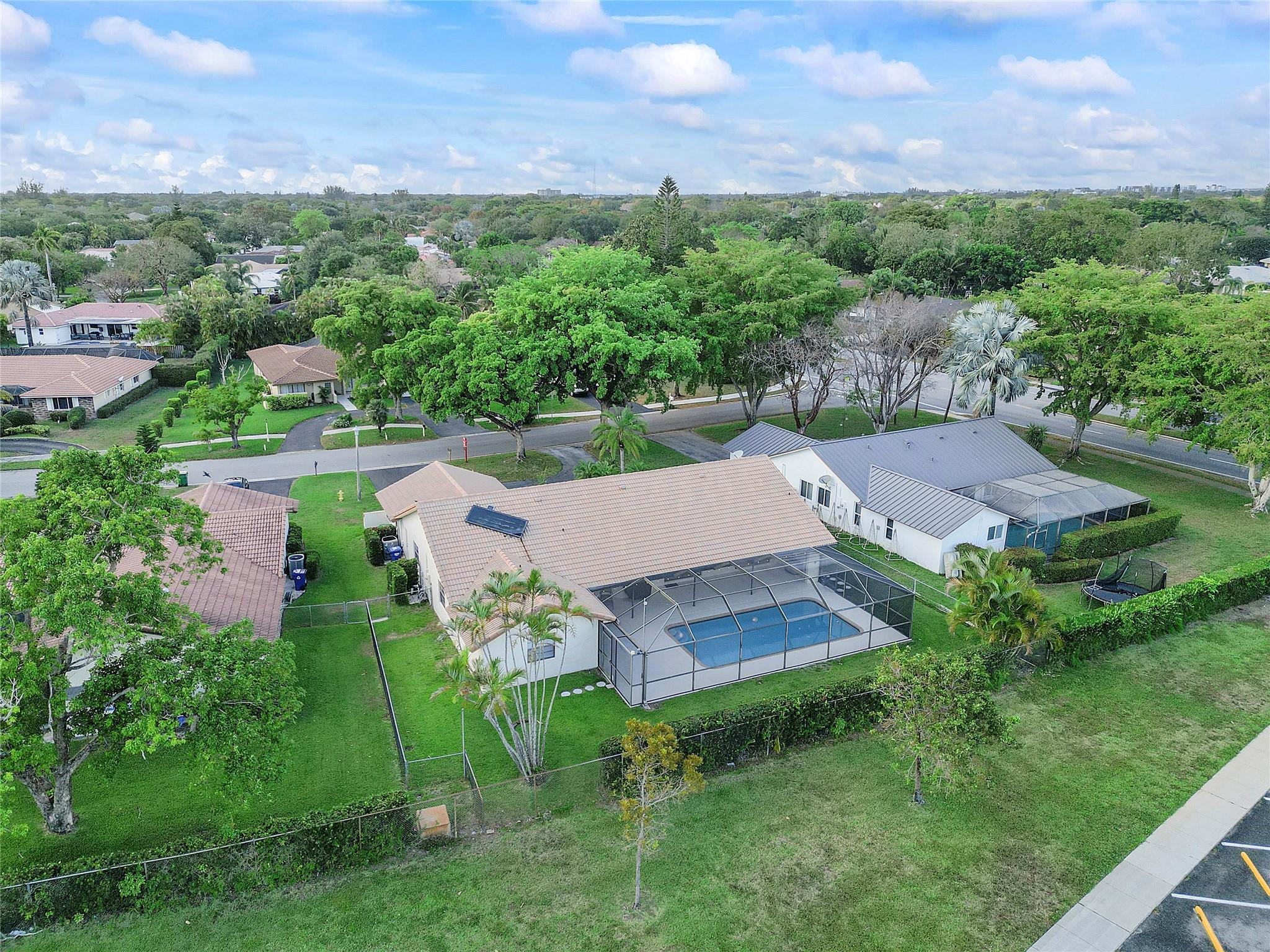 9950 NW 11th Manor