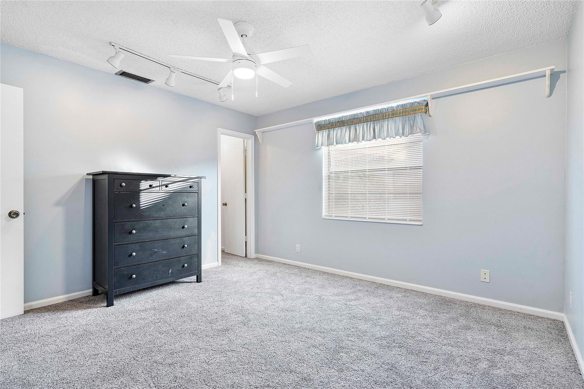 9950 NW 11th Manor