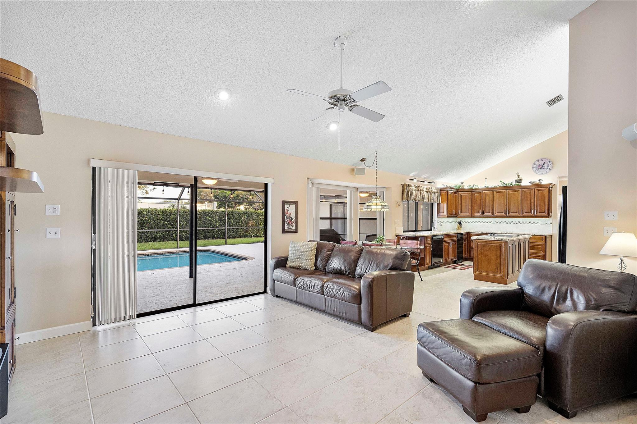 9950 NW 11th Manor
