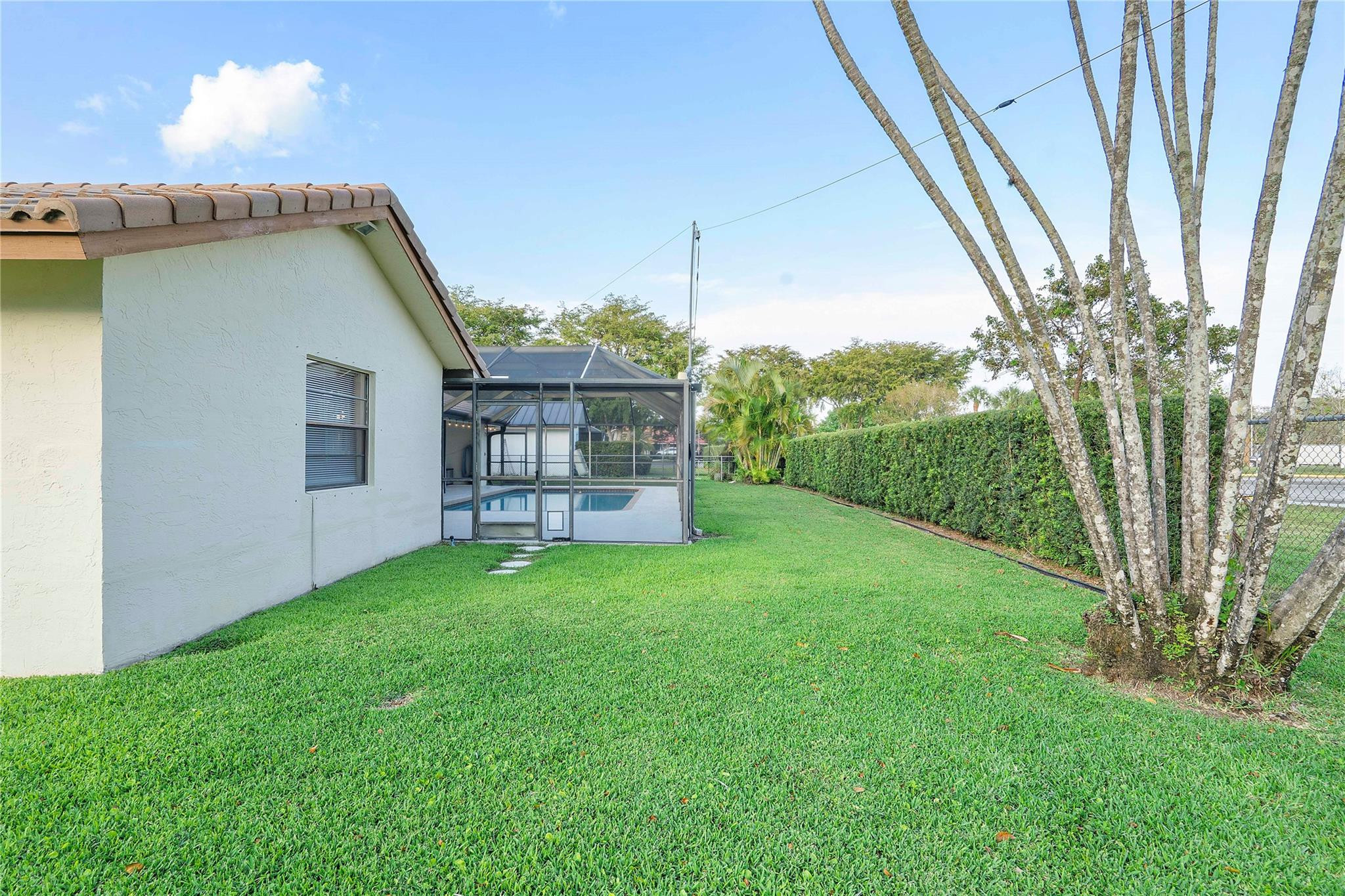 9950 NW 11th Manor
