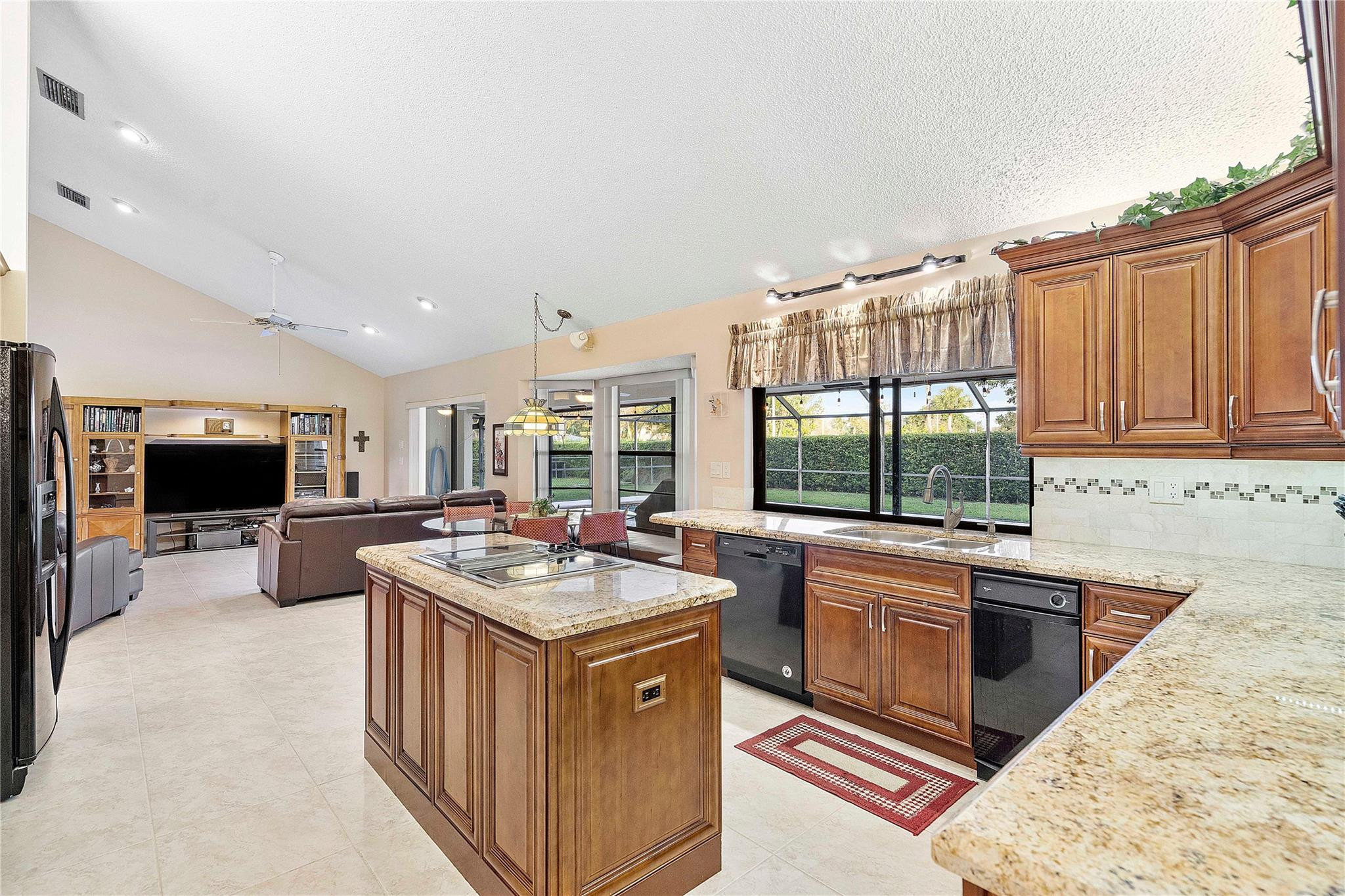 9950 NW 11th Manor