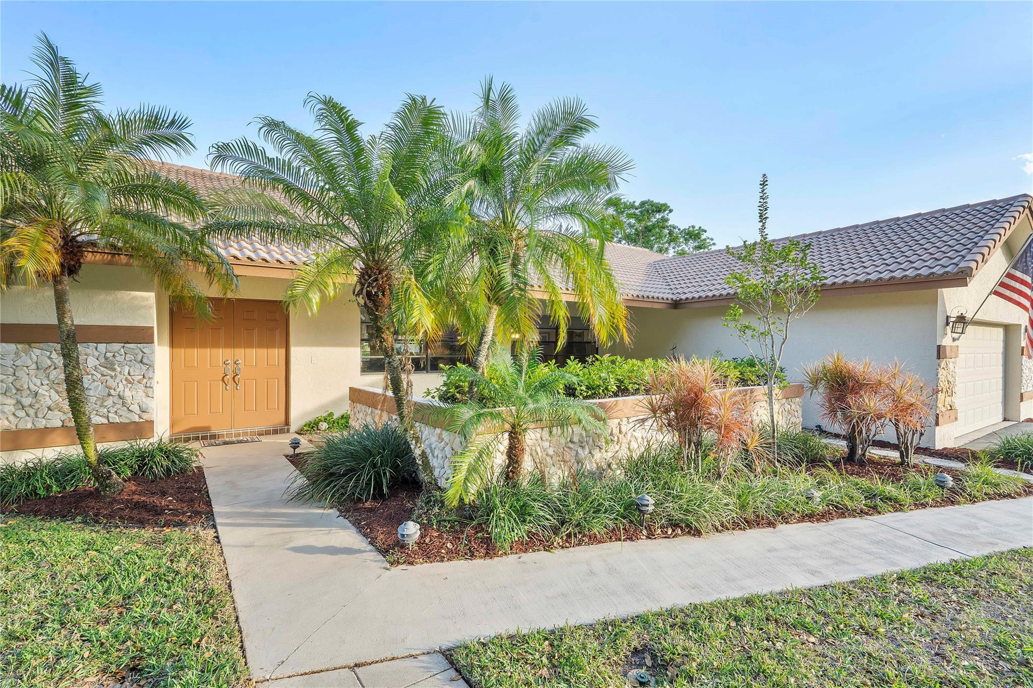 9950 NW 11th Manor