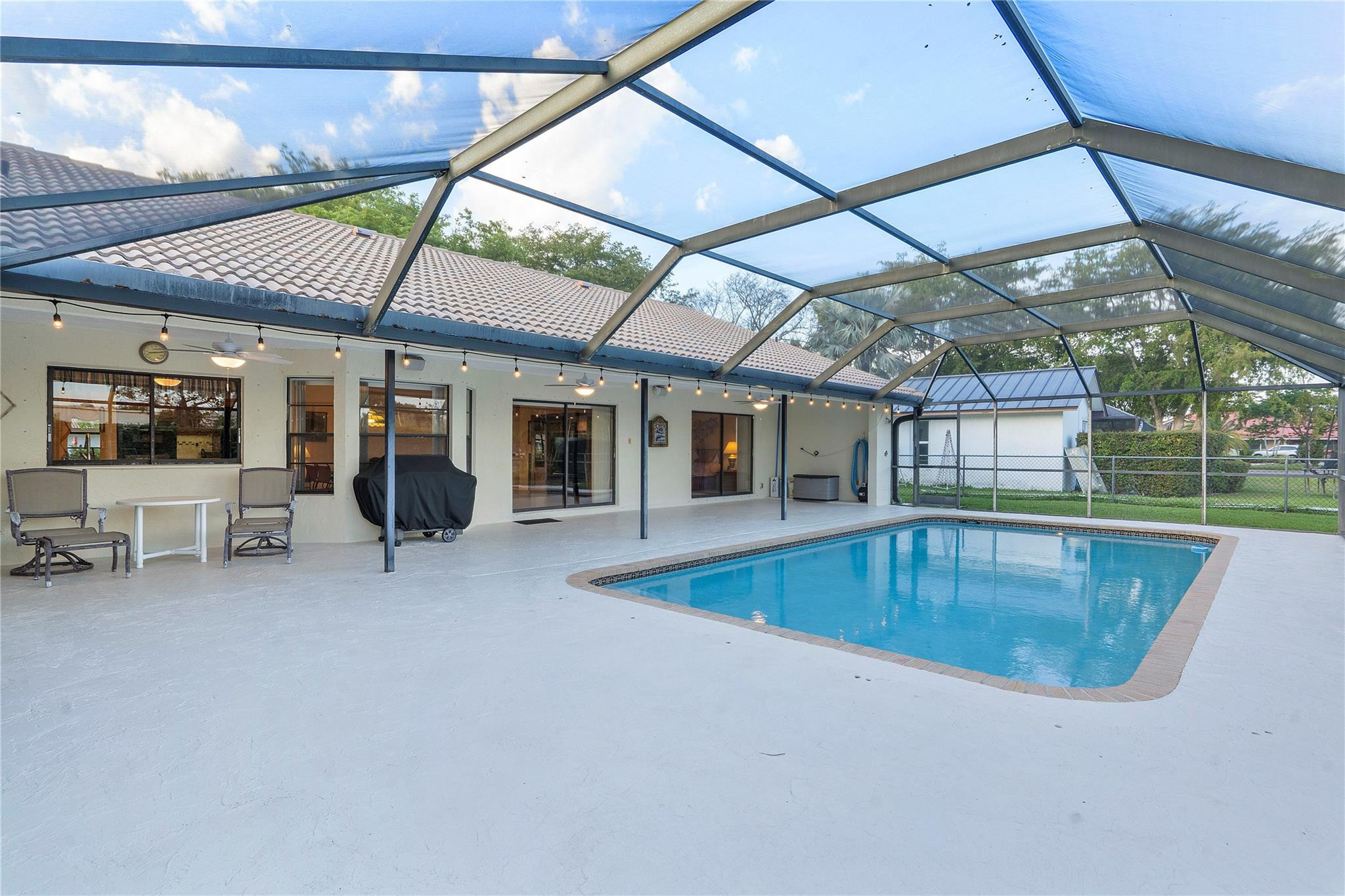 9950 NW 11th Manor