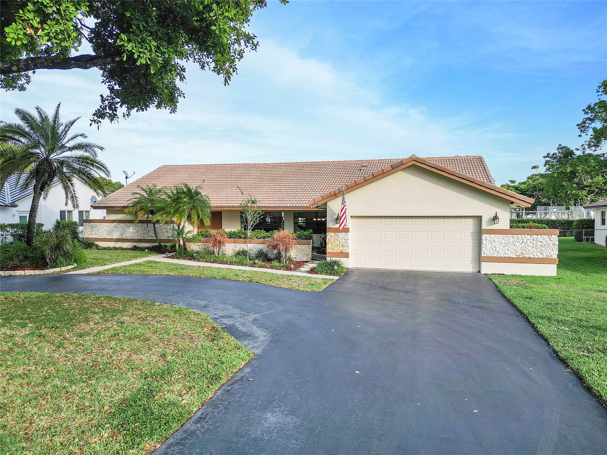 9950 NW 11th Manor