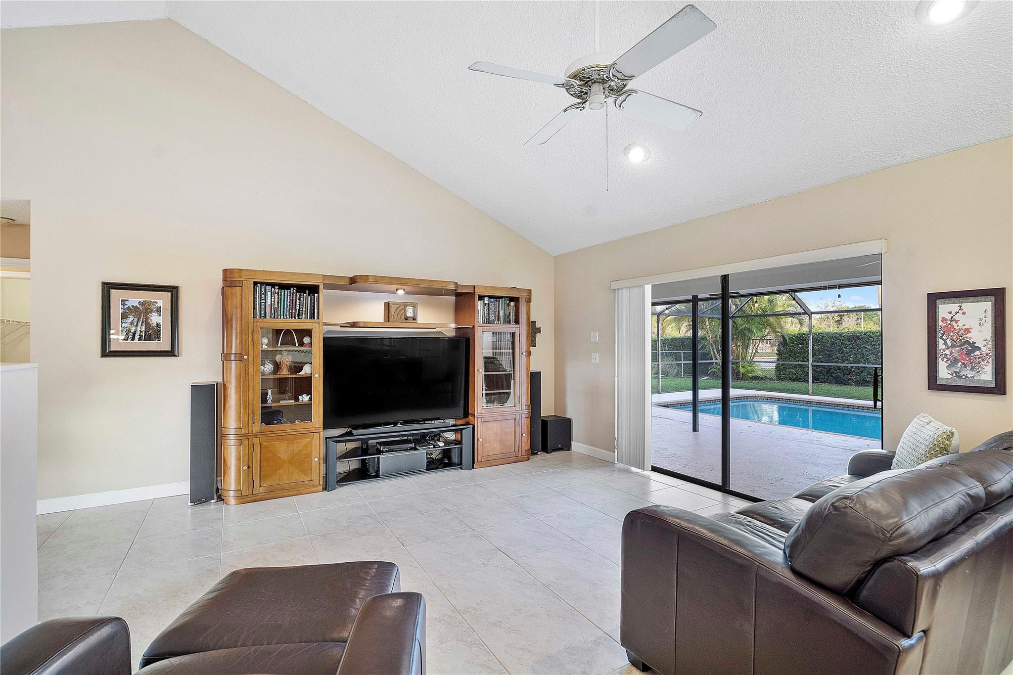 9950 NW 11th Manor