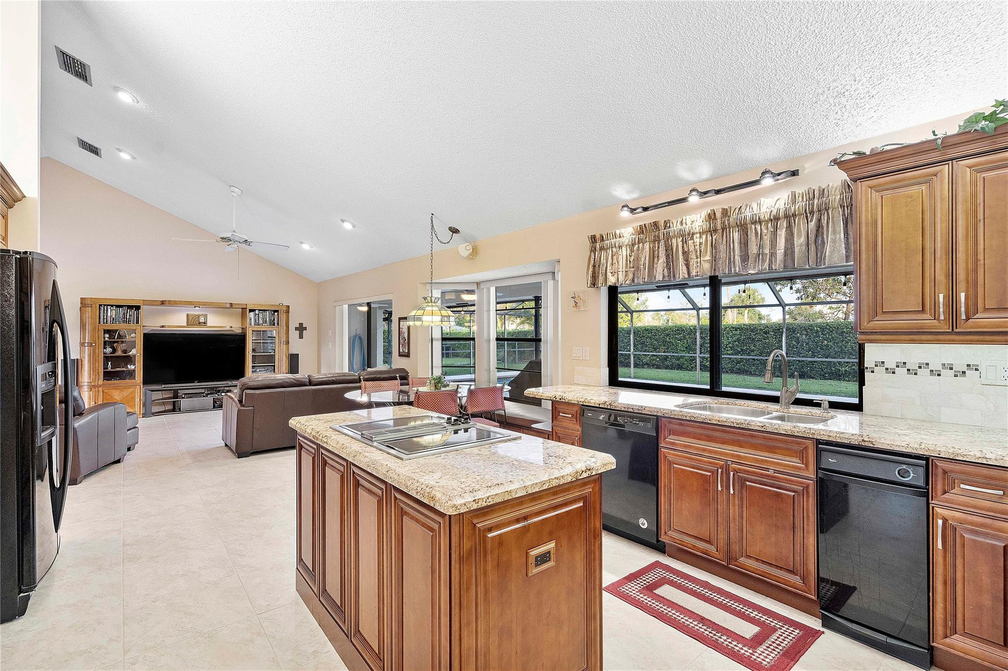 9950 NW 11th Manor