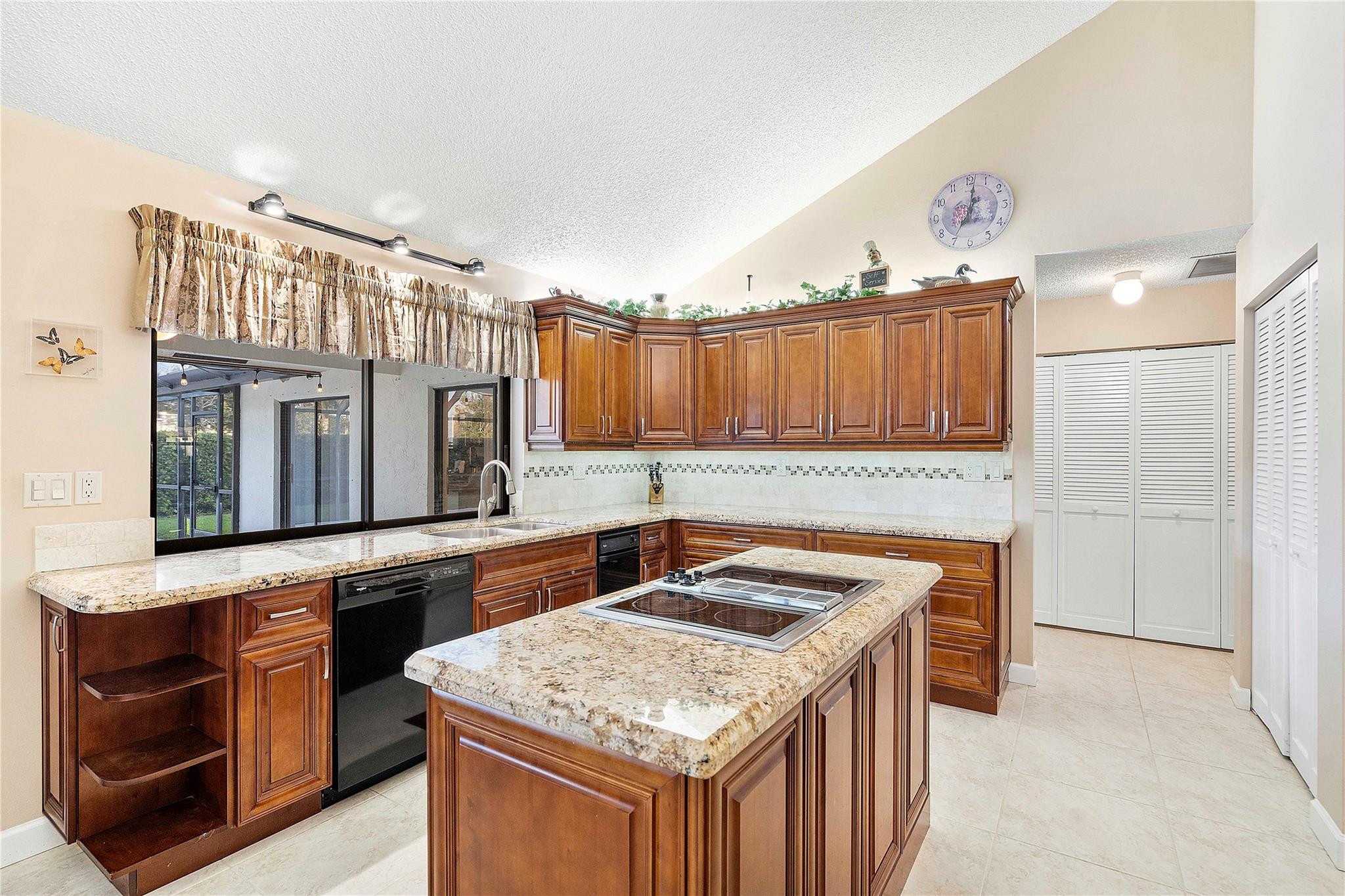 9950 NW 11th Manor
