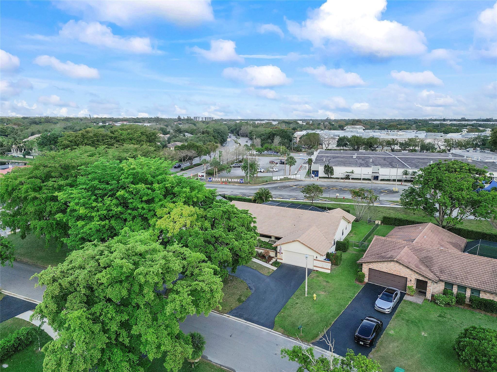 9950 NW 11th Manor