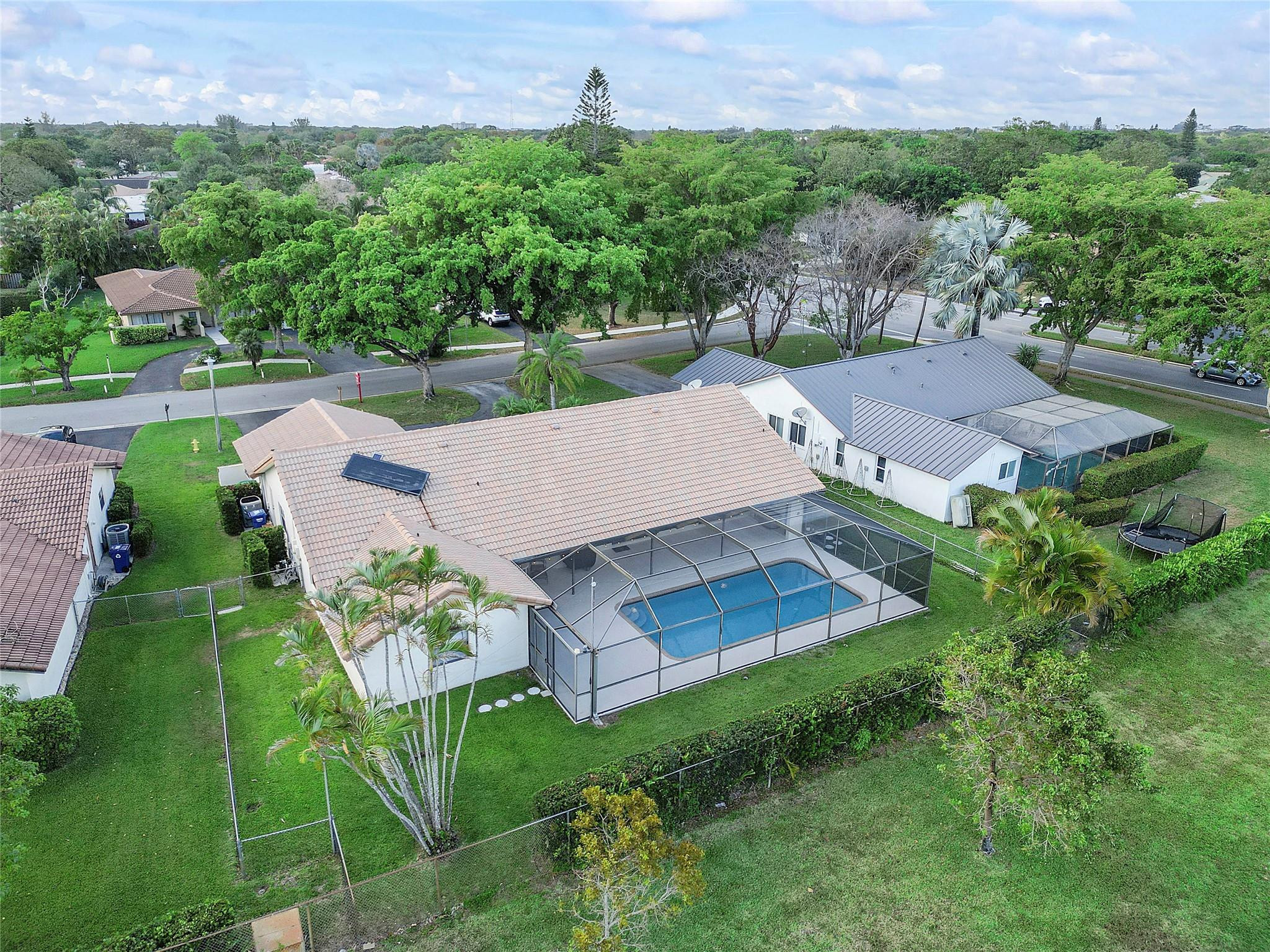 9950 NW 11th Manor