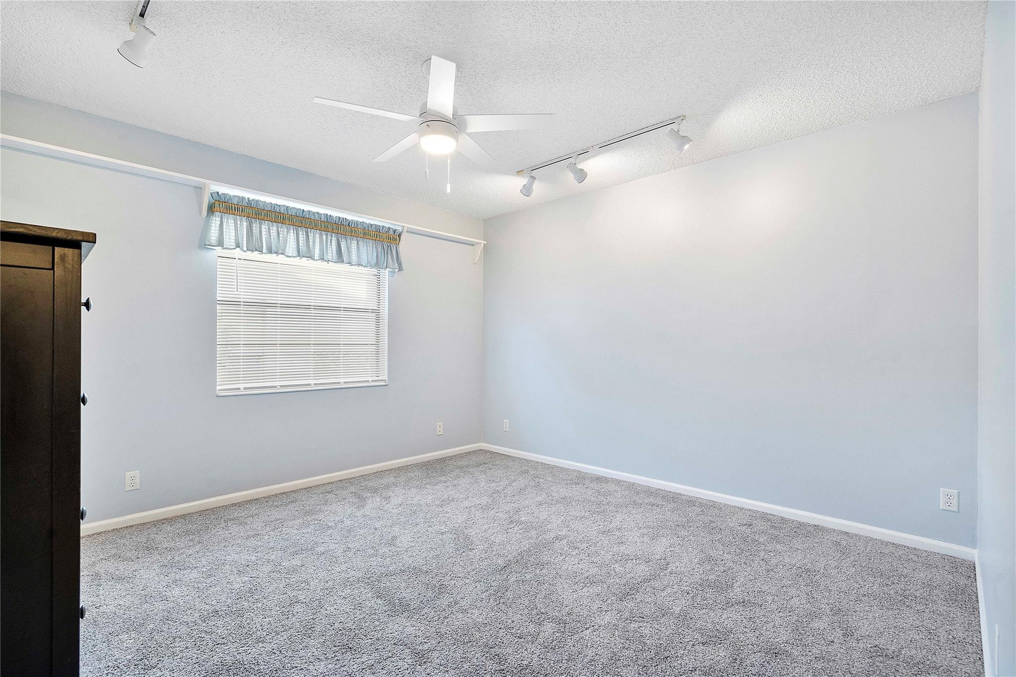 9950 NW 11th Manor
