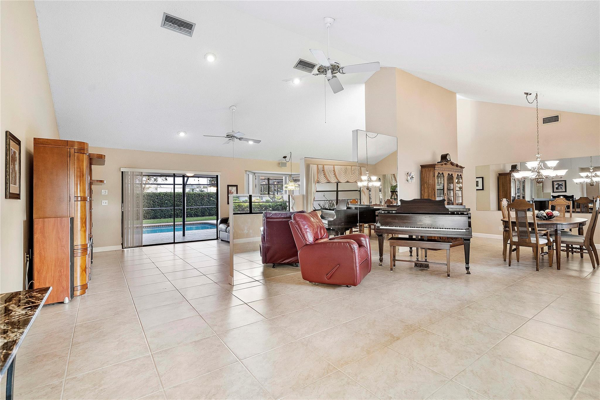9950 NW 11th Manor