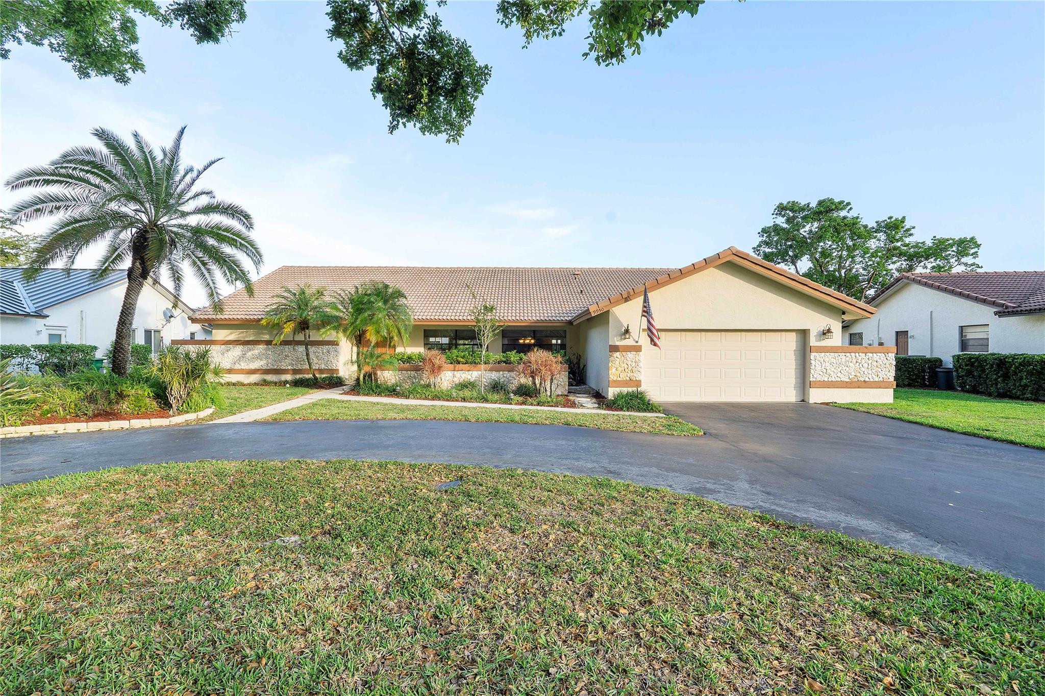 9950 NW 11th Manor