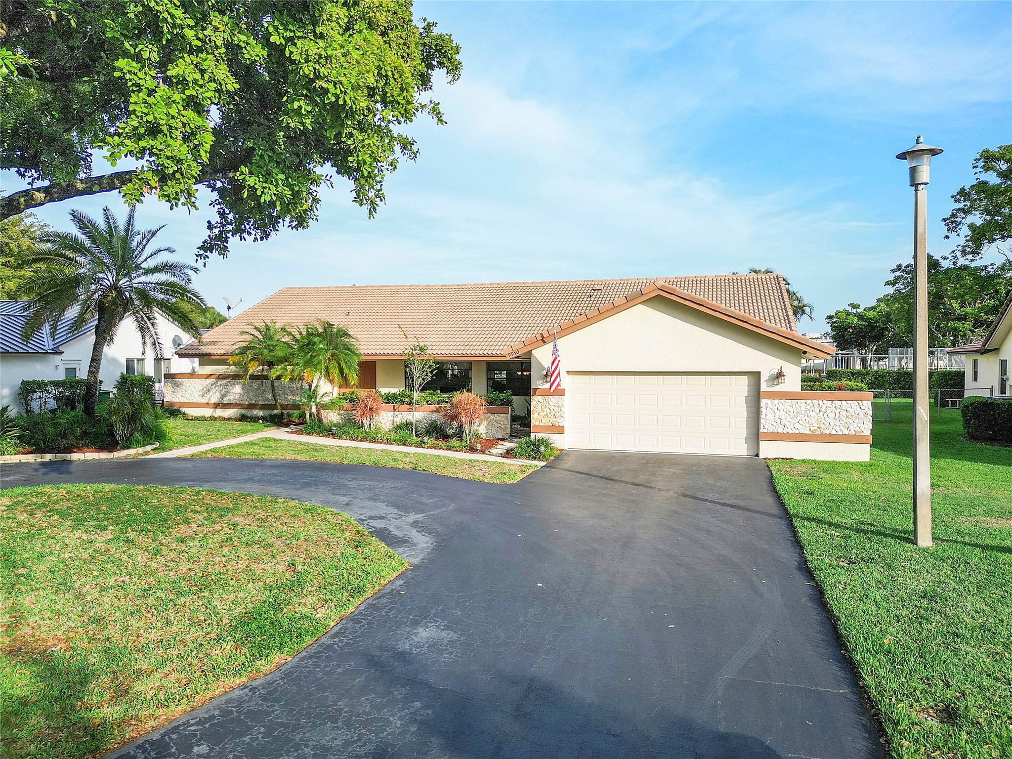 9950 NW 11th Manor