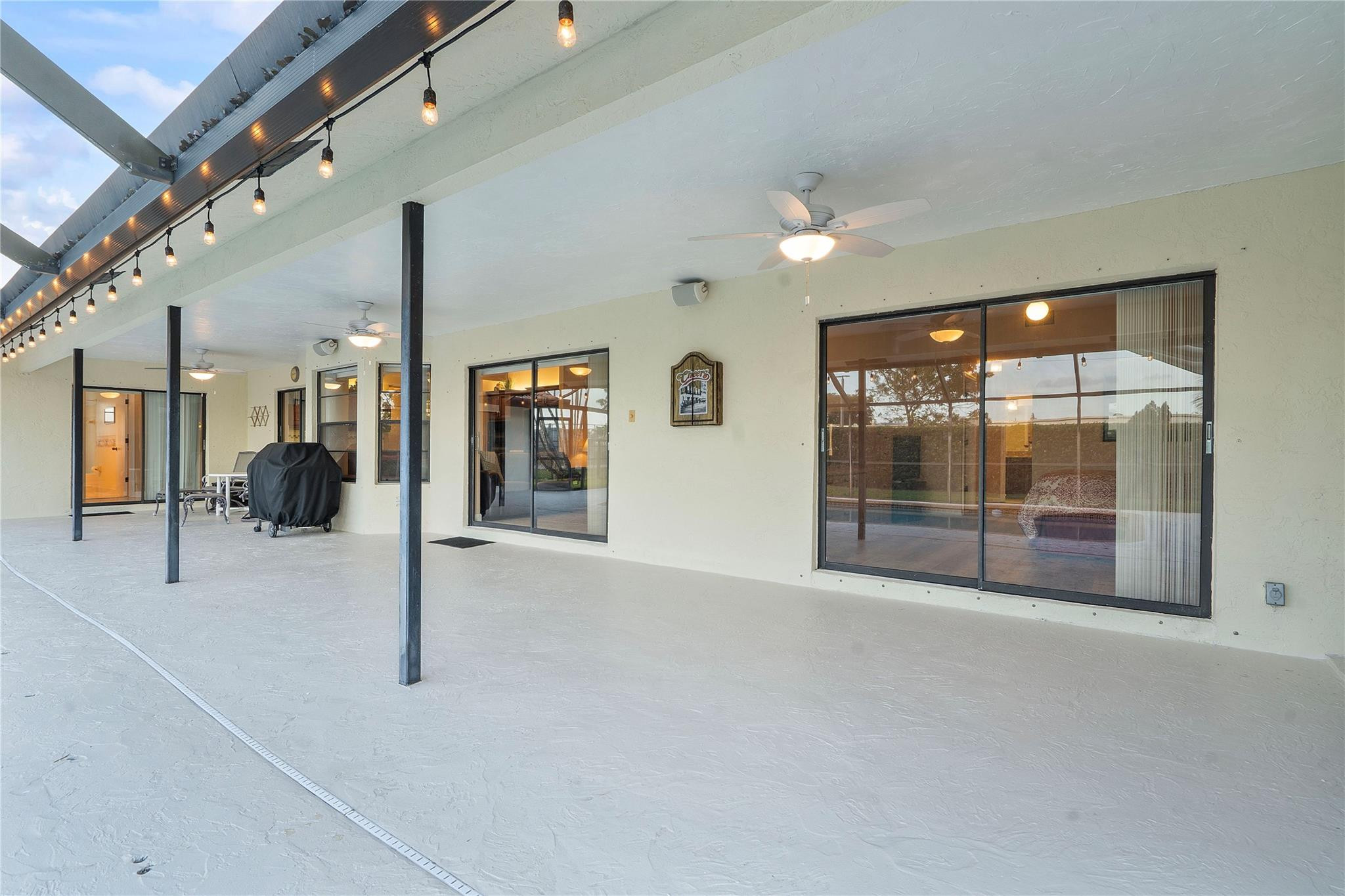 9950 NW 11th Manor