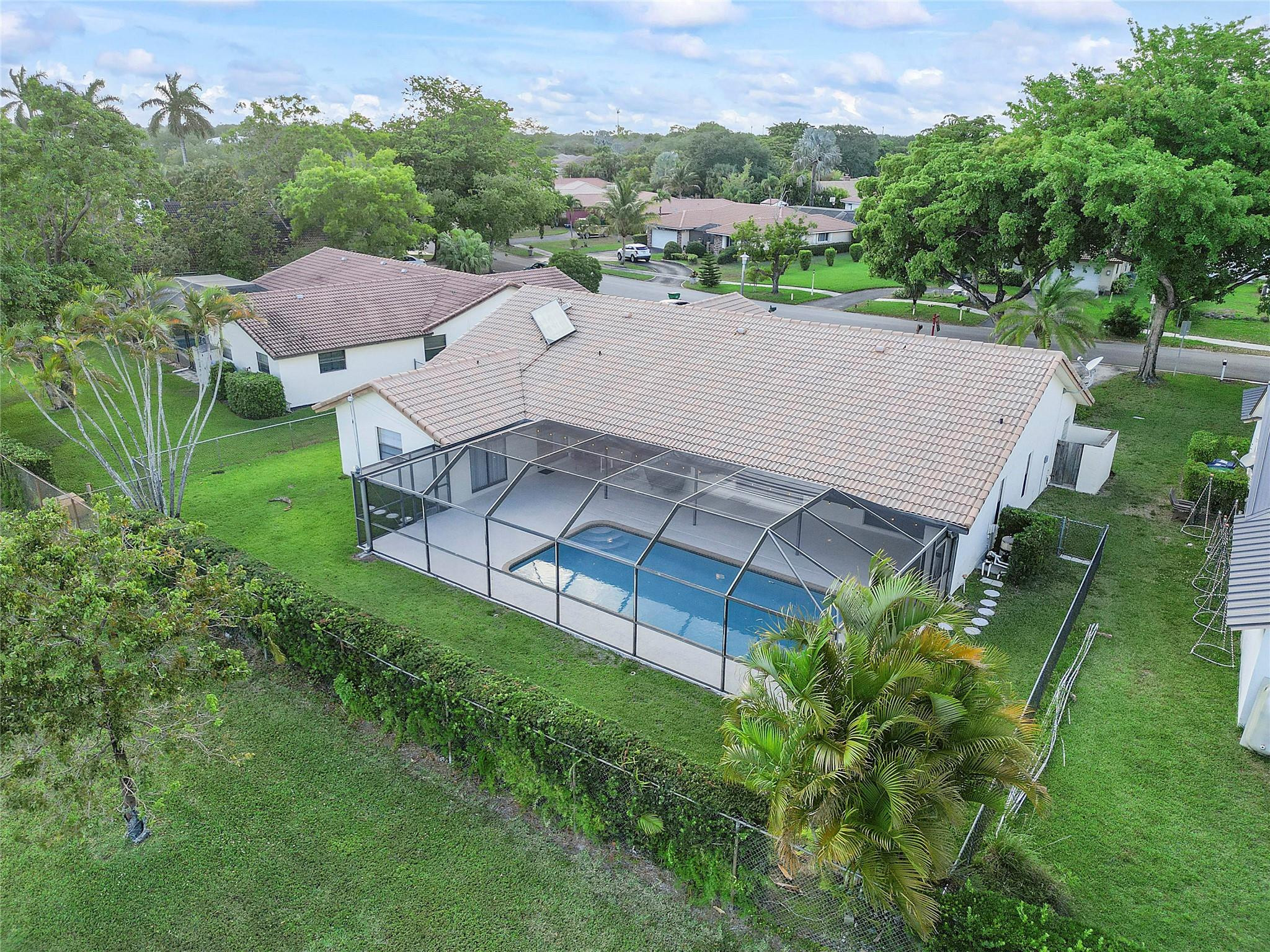 9950 NW 11th Manor