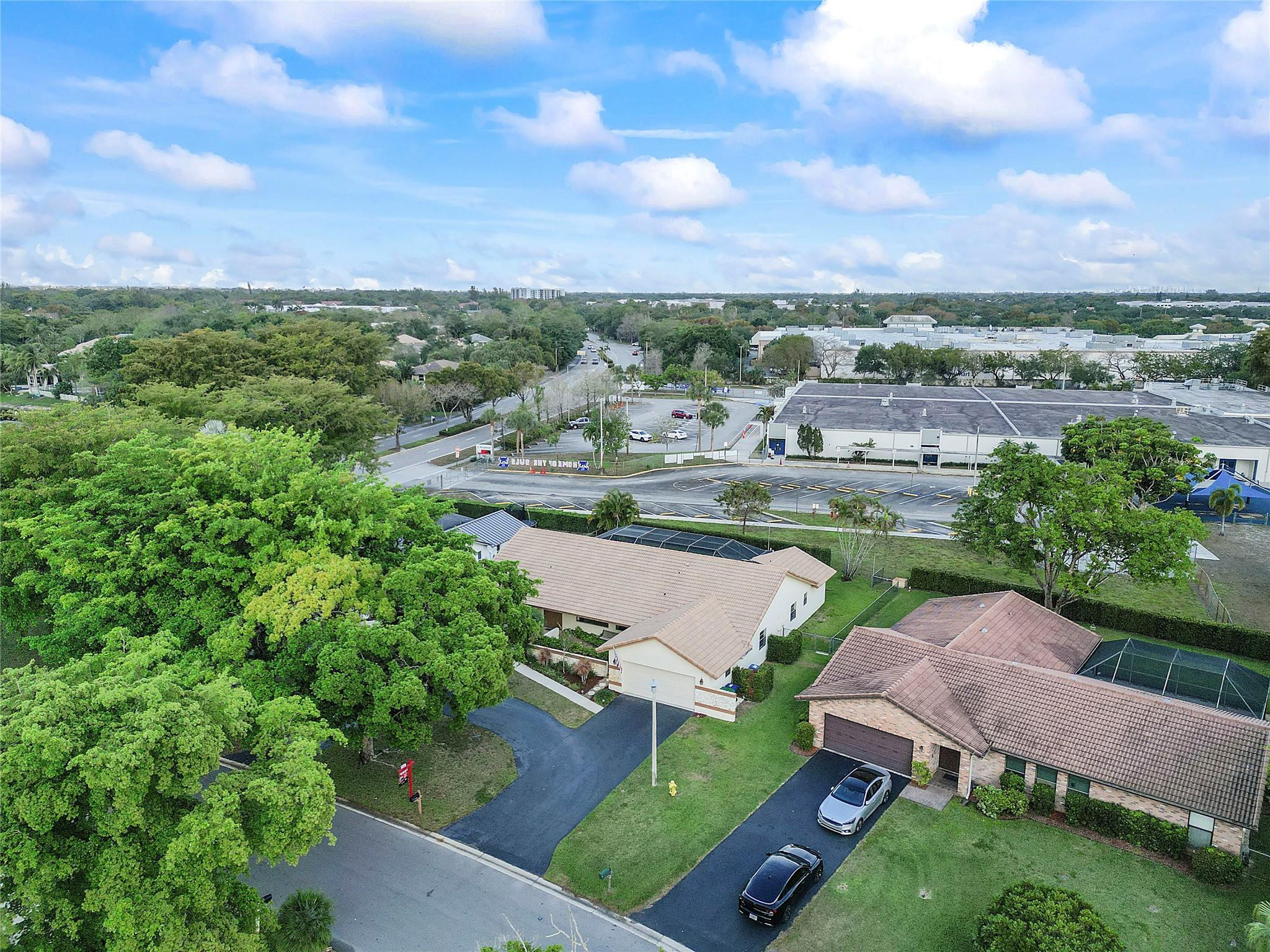 9950 NW 11th Manor