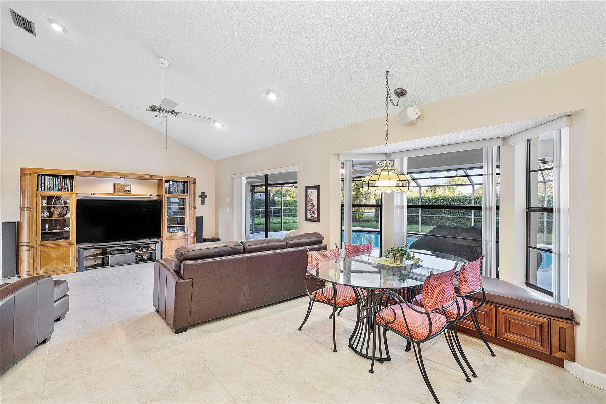 9950 NW 11th Manor