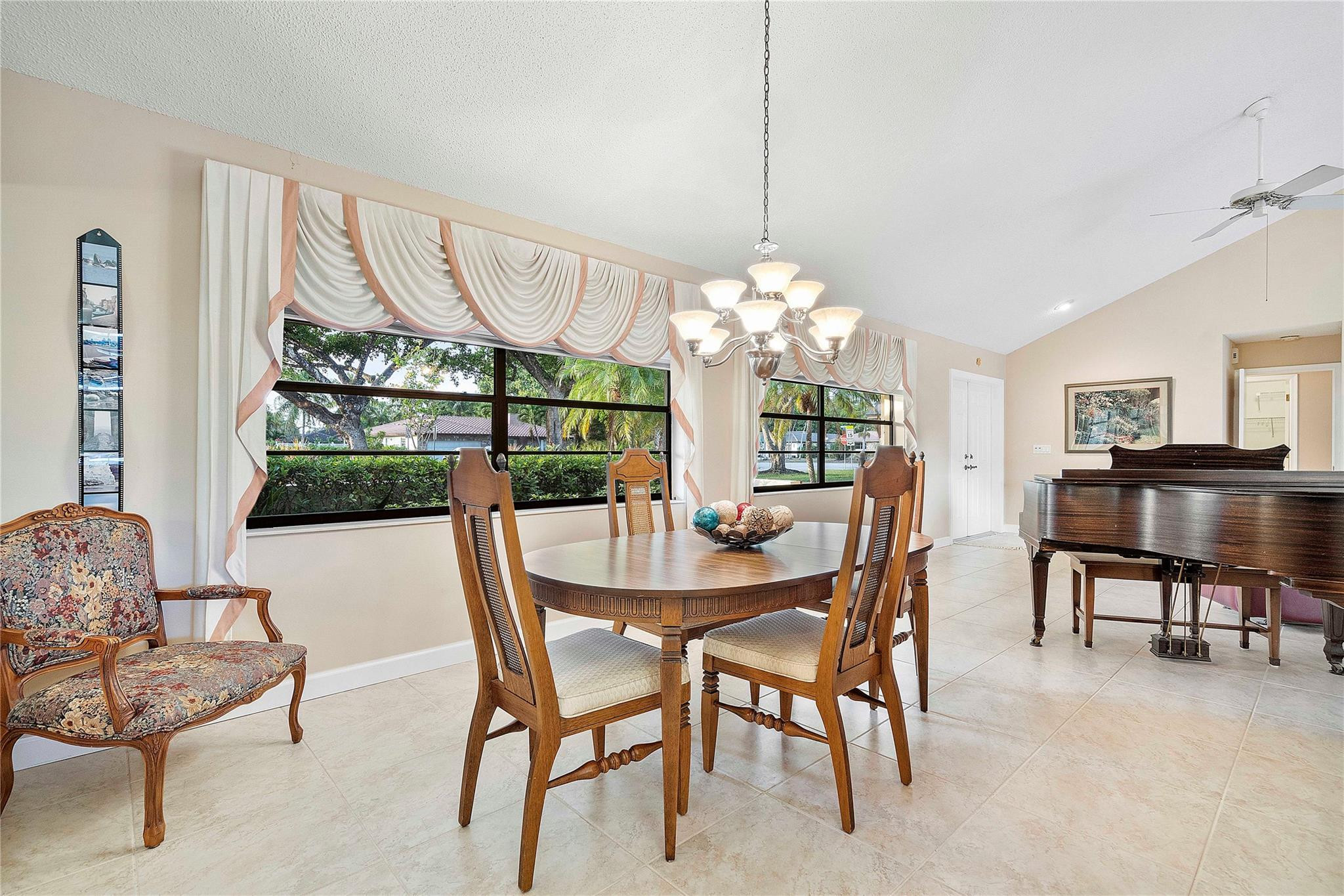 9950 NW 11th Manor