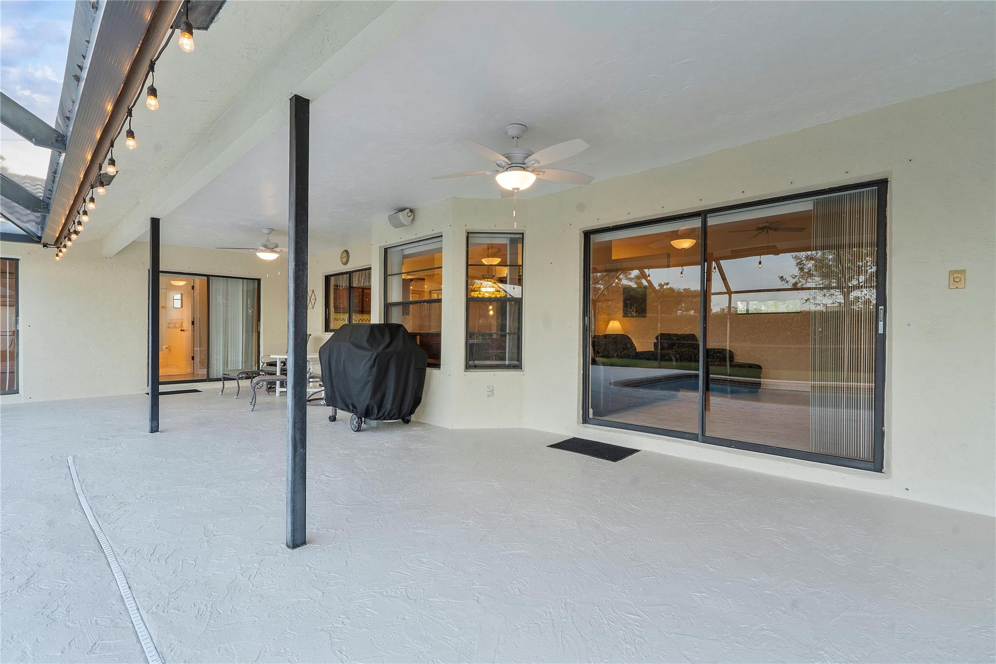 9950 NW 11th Manor