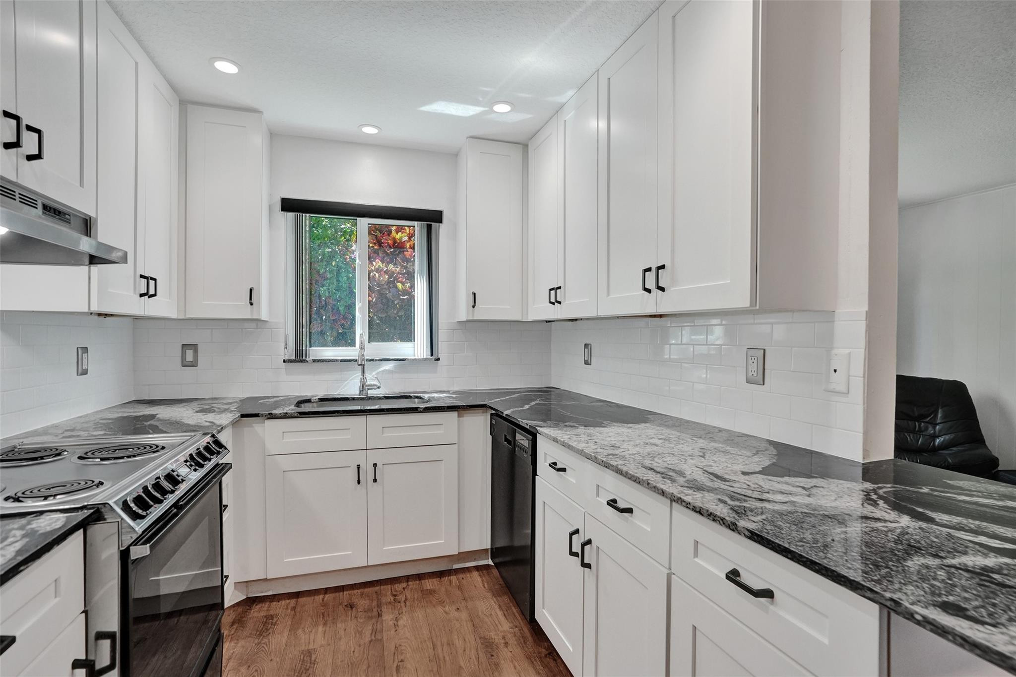 8845 NW 29th Place
