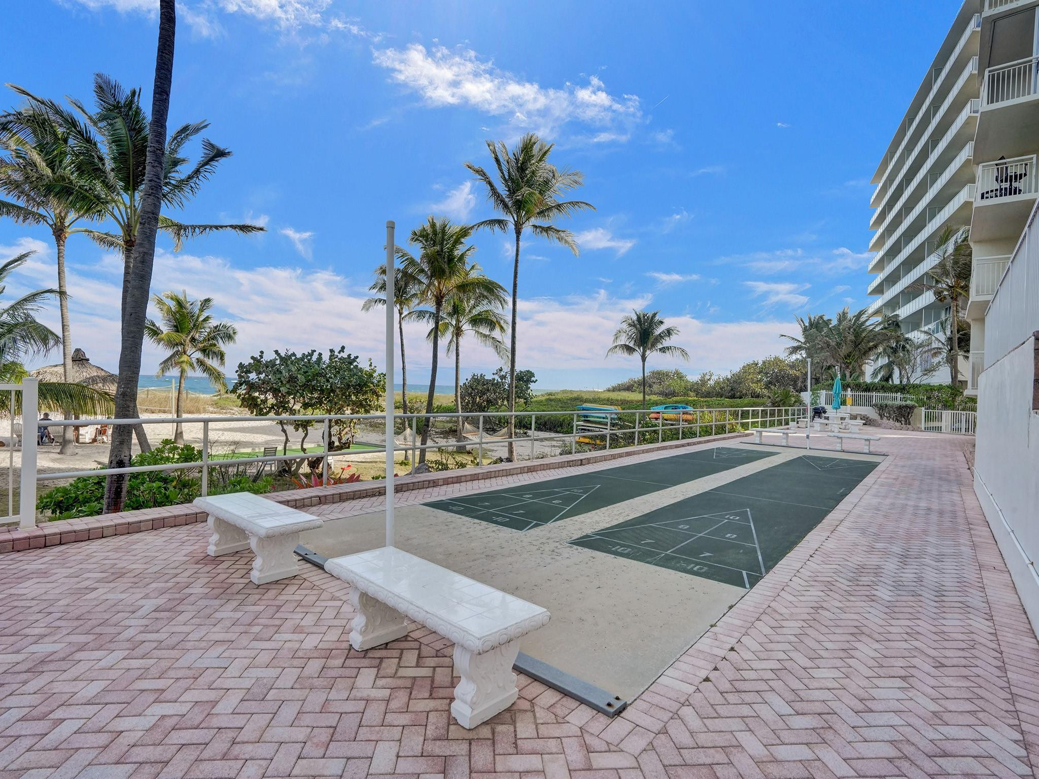 710 N Ocean Bl 910