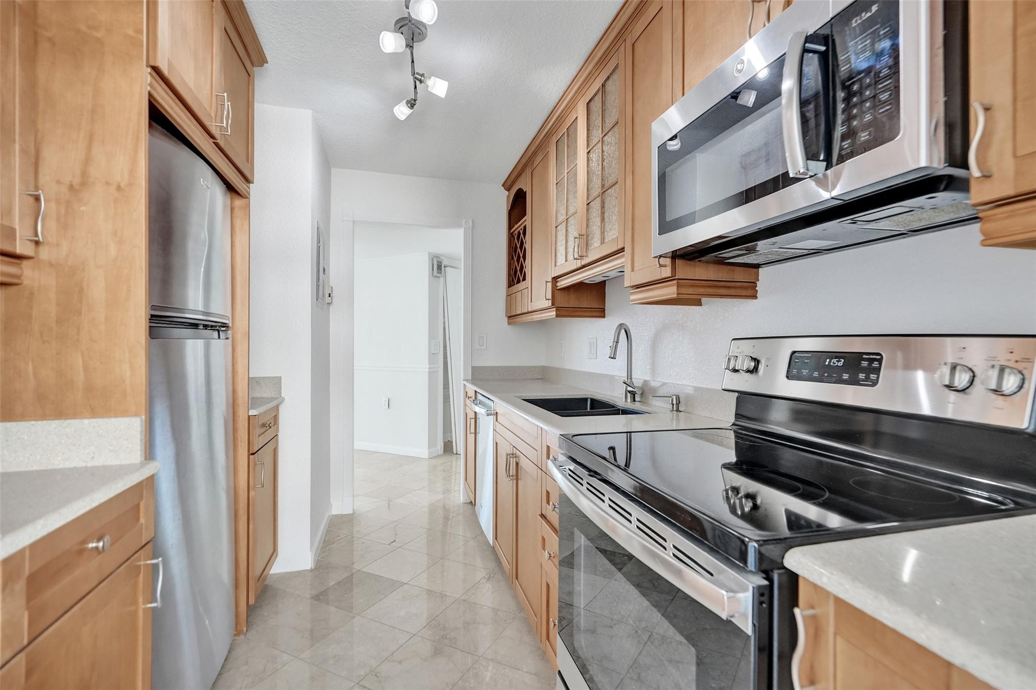 710 N Ocean Bl 910