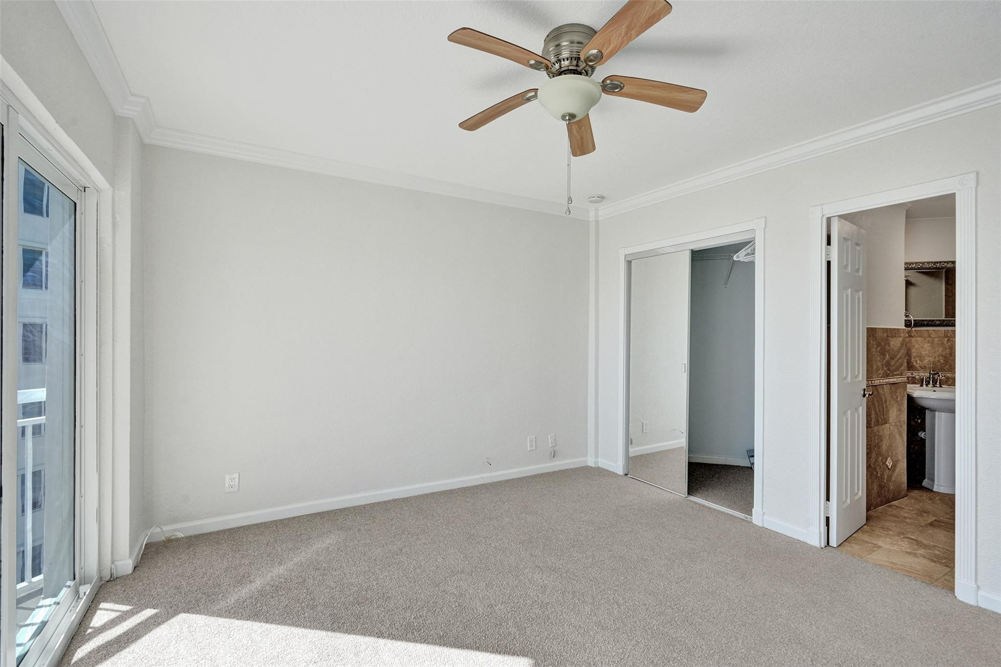 710 N Ocean Bl 910