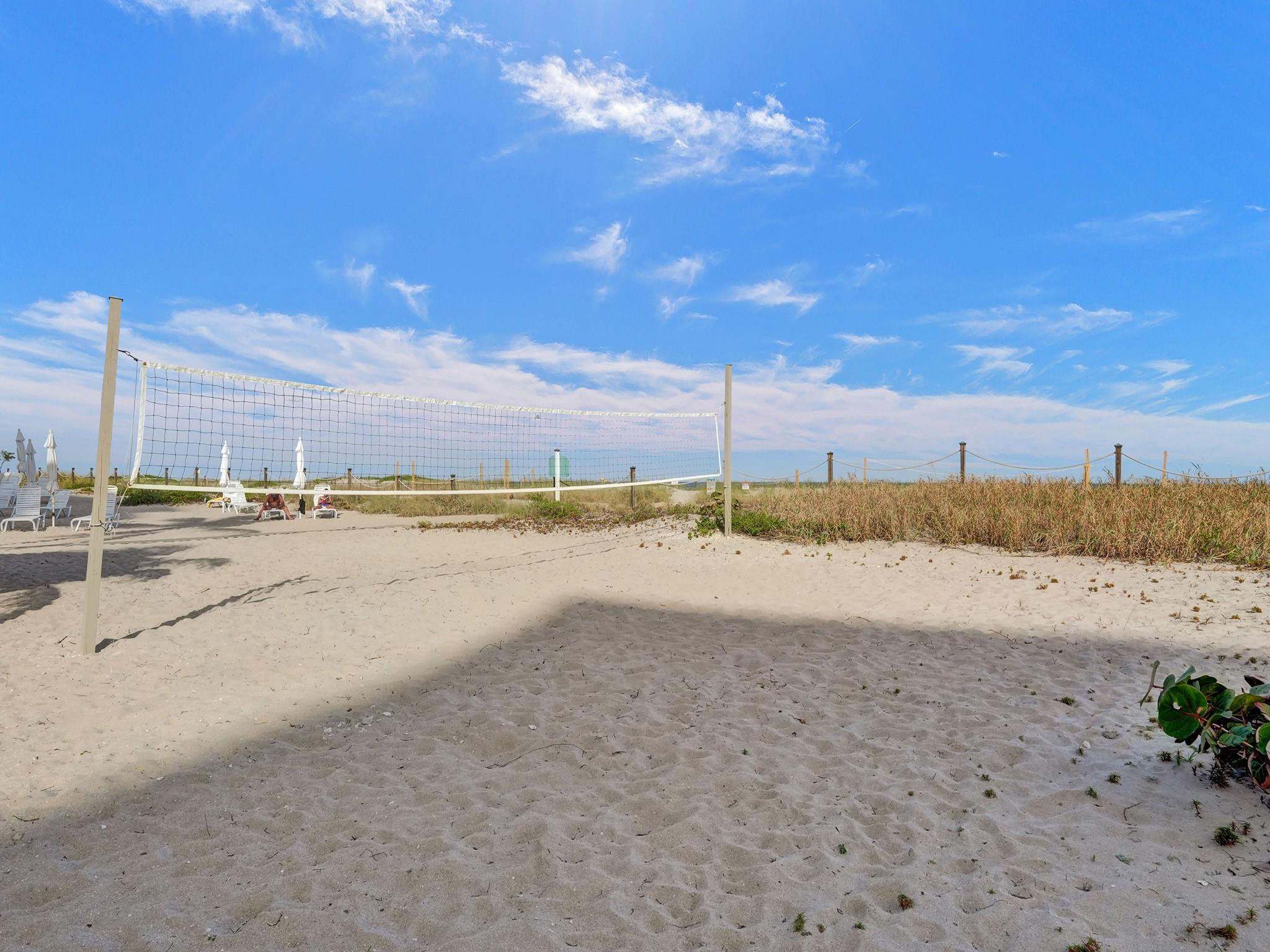 710 N Ocean Bl 910