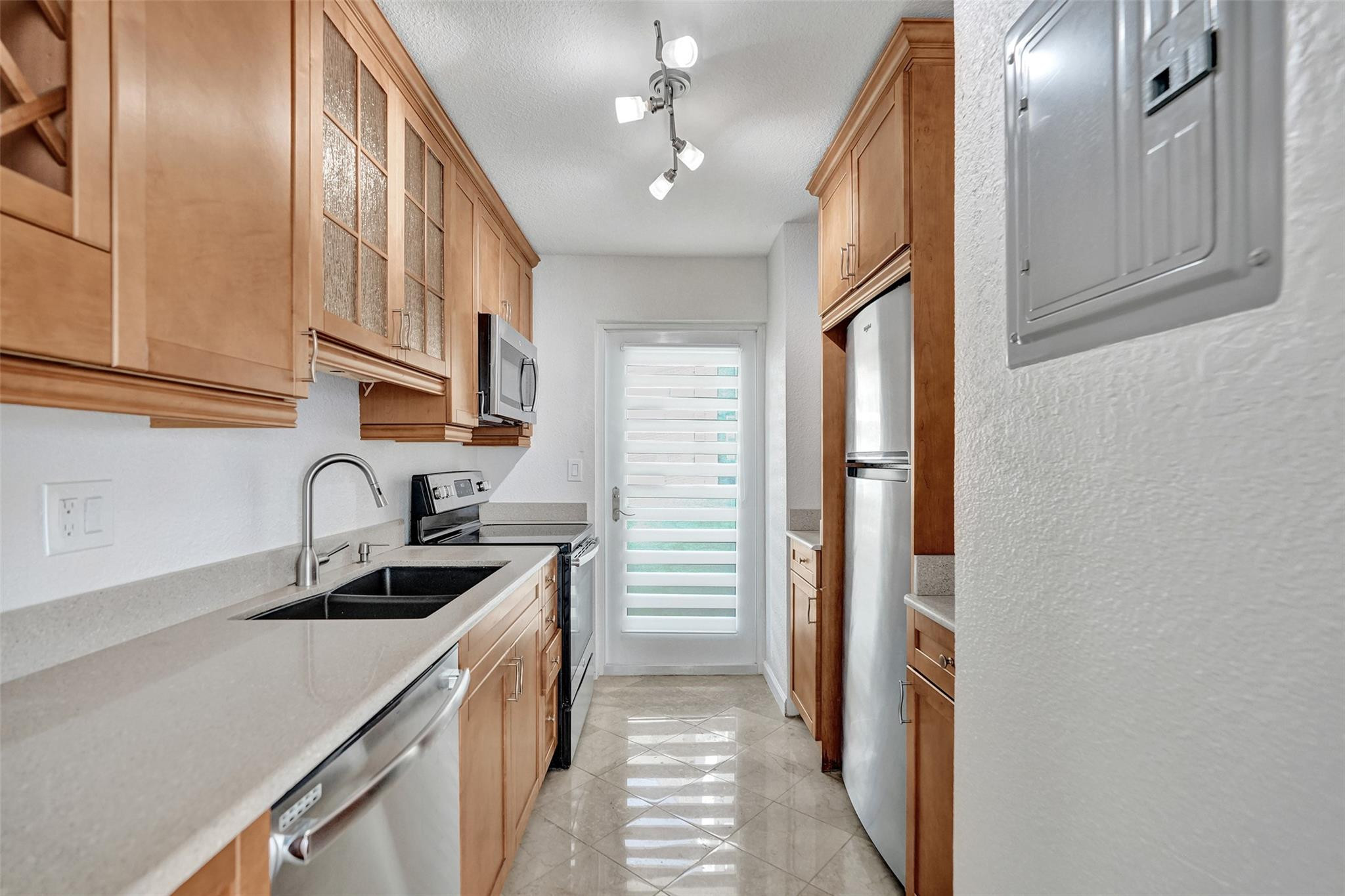 710 N Ocean Bl 910