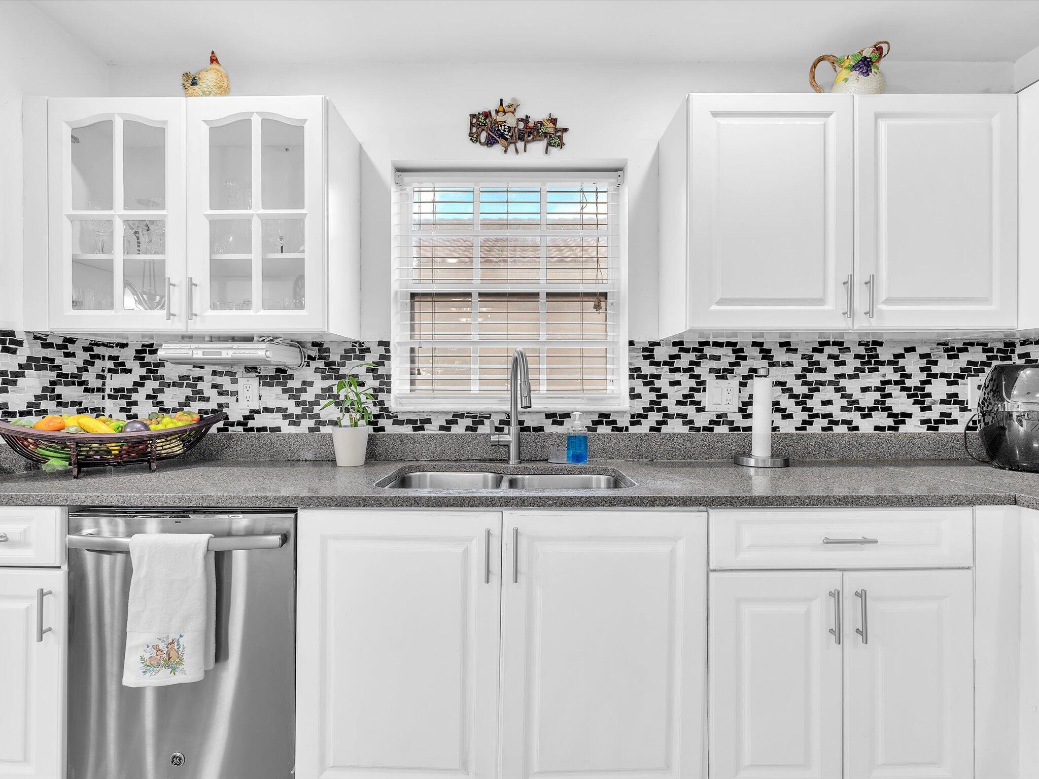 7456 NW 25th Street