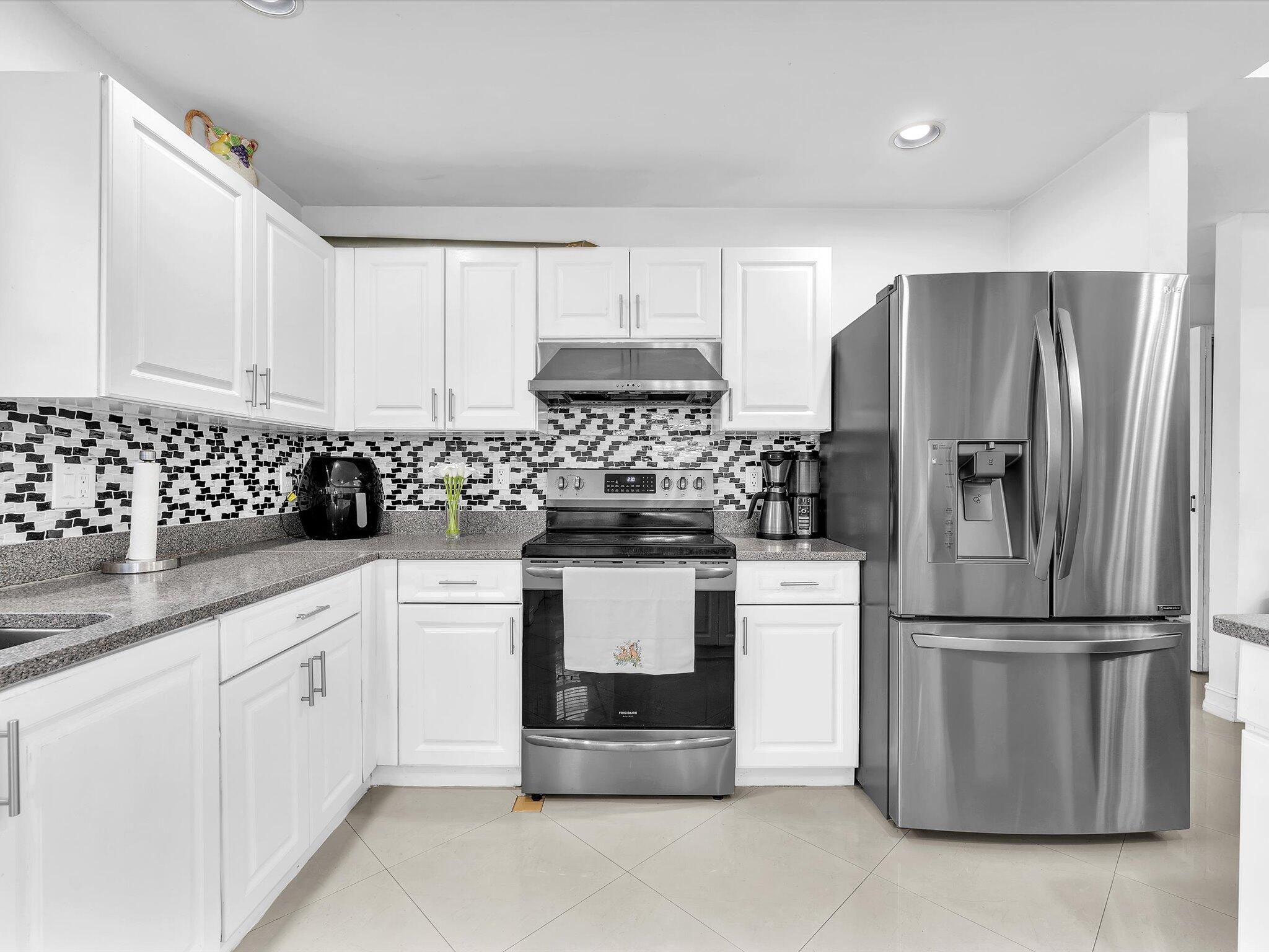 7456 NW 25th Street