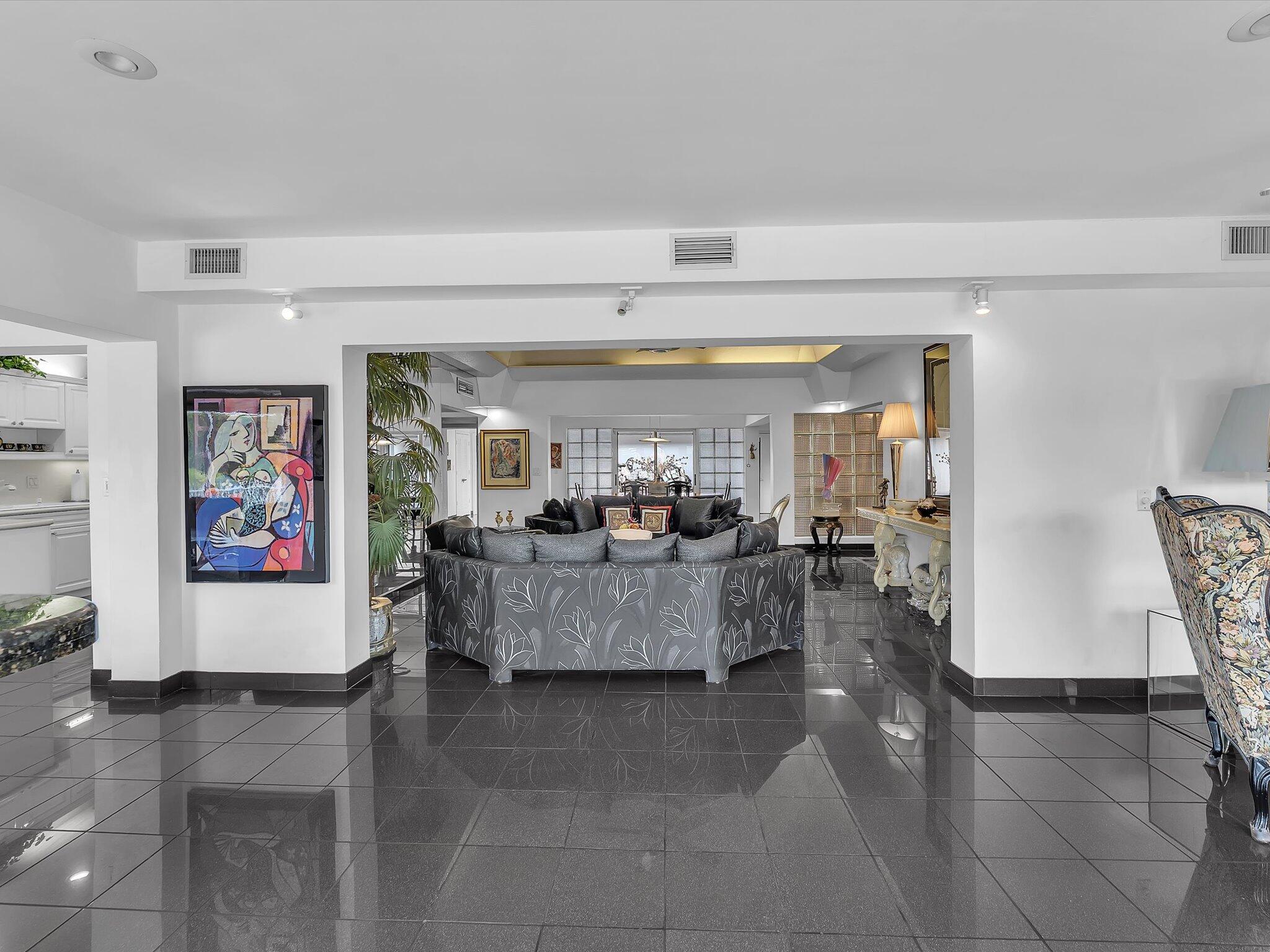 5310 Mango Circle