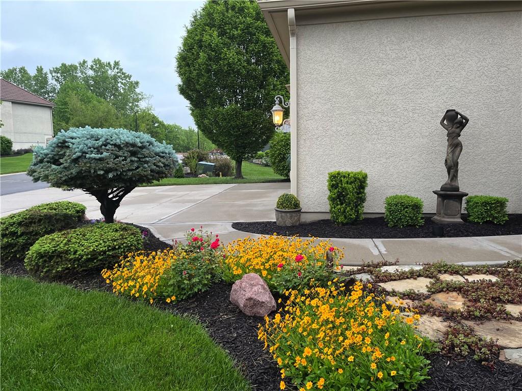 6315 Edgewater Drive