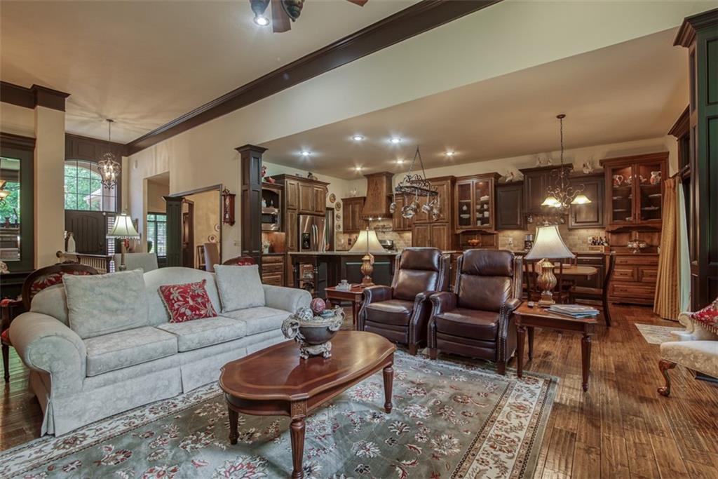 4406 N Mulberry Drive