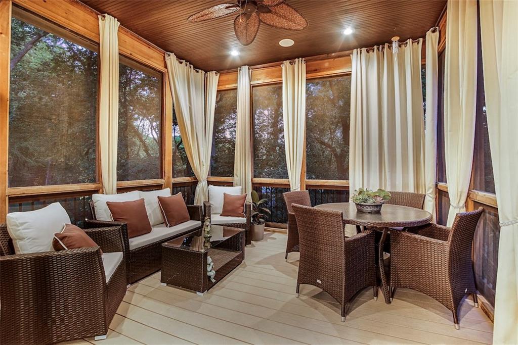 4406 N Mulberry Drive