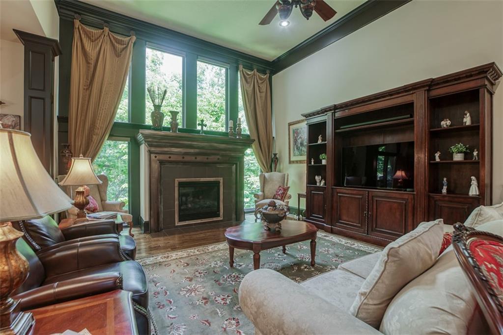 4406 N Mulberry Drive