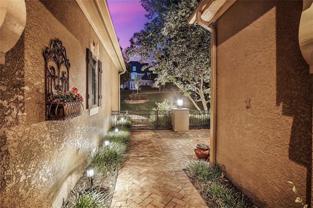 4406 N Mulberry Drive