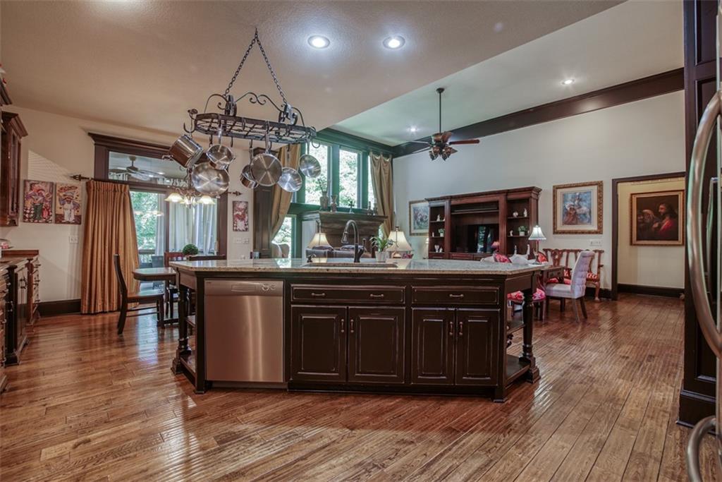 4406 N Mulberry Drive