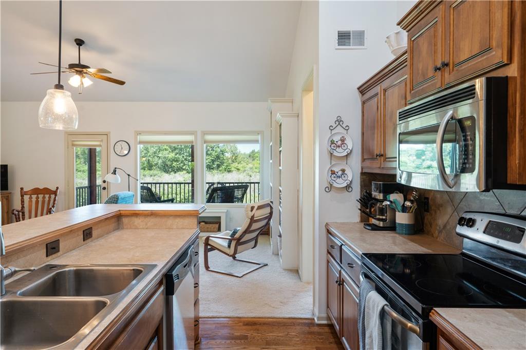 9702 N Smalley Avenue