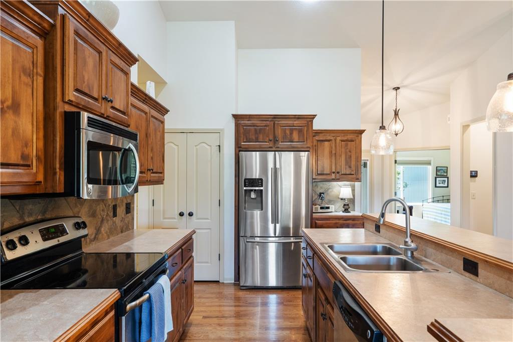 9702 N Smalley Avenue